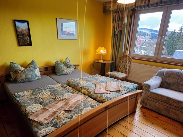 7 bedrooms, iron/ironing board, WiFi, bed sheets