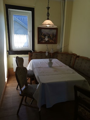 Dining - Thuringian country house with sauna at the Schneekopf panoramic view on the Rennsteig (Gehlberg)