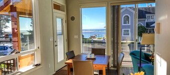 Newly renovated,immaculate ocean view cottage. Walking distance to the beach!