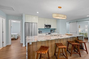 Private kitchen - Rovigo Vacation Rental: Spacious Retreat with Panoramic Lake Views in Kings Lake. 4-BR, 4-Bathroom Home with Private Pool, just 3.4 Miles from the Vibrant Fifth Avenue South and Naples Attractions (Naples)
