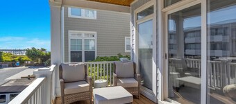 Nouveau pour 2018! 4 chambres à quelques pas de la plage, la jetée, et tout le reste!