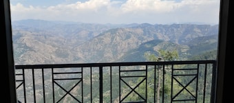 3 BHK, lujoso apartamento familiar con estacionamiento seguro