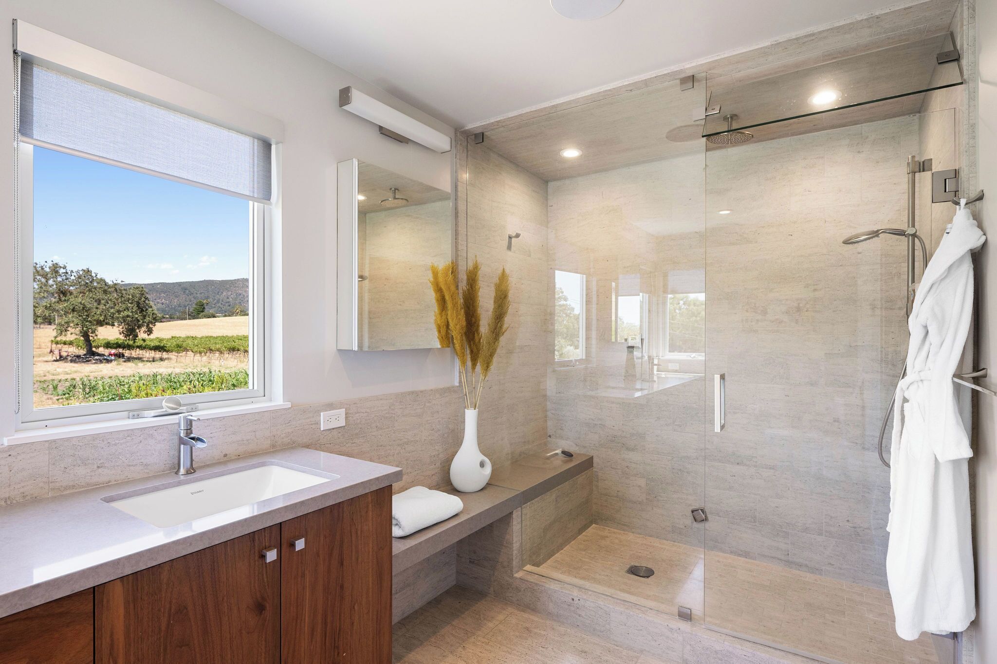 Combined shower/bathtub, hair dryer, heated floors, towels