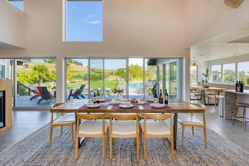 Private Sonoma Vineyard Estate: Modern Villa + Pool 10 Acre Winery Property