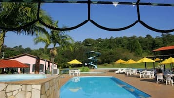 Piscina interna, 4 piscinas externas
