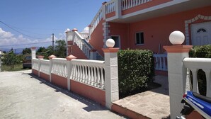 Property entrance - Riposo Studios & Apartments (Corfu)