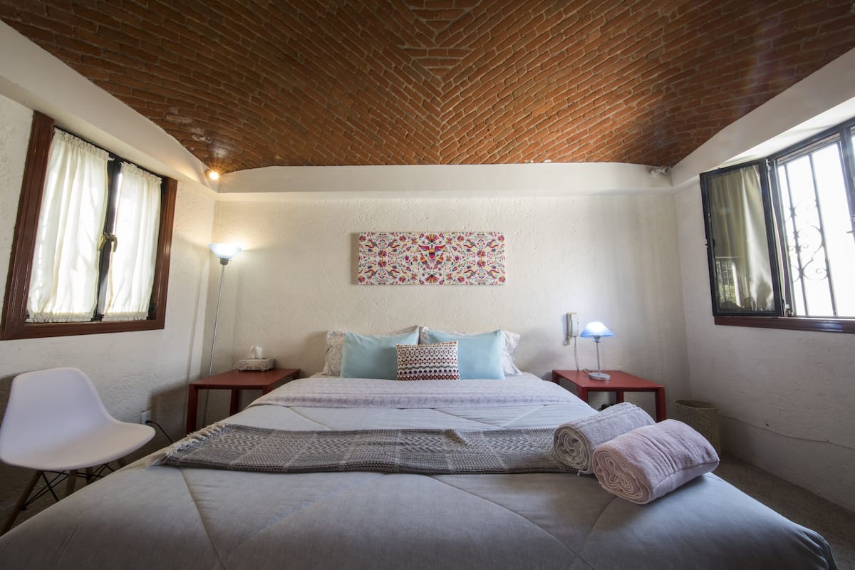 Suite, varias camas | 5 dormitorios, ropa de cama de alta calidad, edredones de plumas