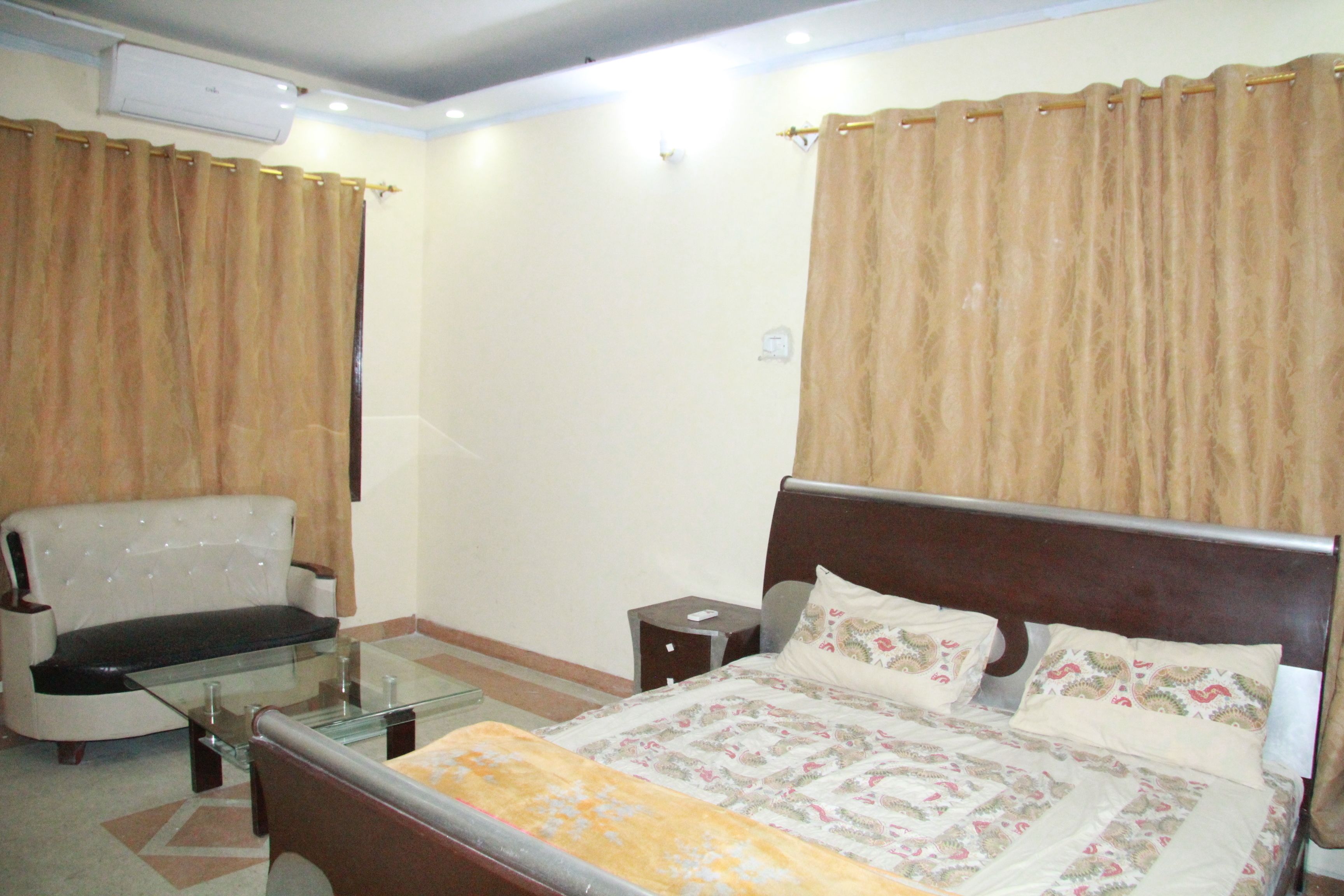 Deluxe Bungalow, 6 Bedrooms | 1 bilik tidur, peti besi dalam bilik, seterika/papan seterika 