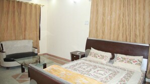 Deluxe Bungalow, 6 Bedrooms - Luxury House (Karachi)