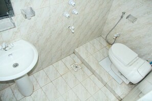 ดีลักซ์บังกะโล, 6 ห้องนอน | ห้องน้ำ | ฝักบัว, ของใช้ในห้องน้ำฟรี