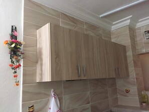 Business Apartment, 1 King Bed | Private kitchen