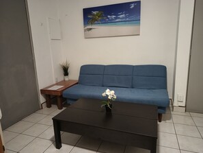 Classic Single Room, 1 Bedroom | Living area