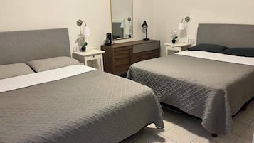 Classic Single Room, 1 Bedroom | 1 bedroom, in-room safe, soundproofing, iron/ironing board