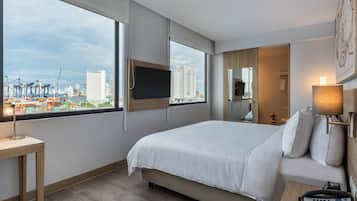 Standard Room, 1 King Bed, City View | Premium bedding, down comforters, pillowtop beds, in-room safe