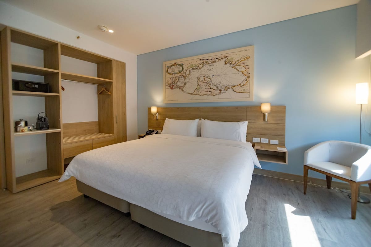 Standard Room | Premium bedding, down comforters, pillowtop beds, in-room safe