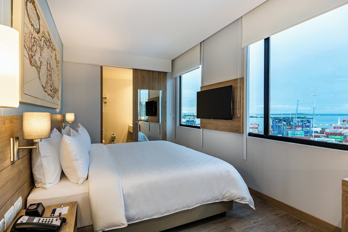 標準客房, 1 張特大雙人床 (High Floor) | 高級寢具、羽絨被、舒適加層、客房內保險箱