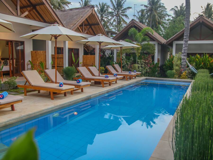 Outdoor pool, pool loungers