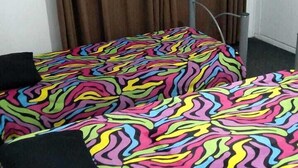 Dormitorio compartido exclusivo | Ropa de cama hipoalergénica y camas con efecto memoria