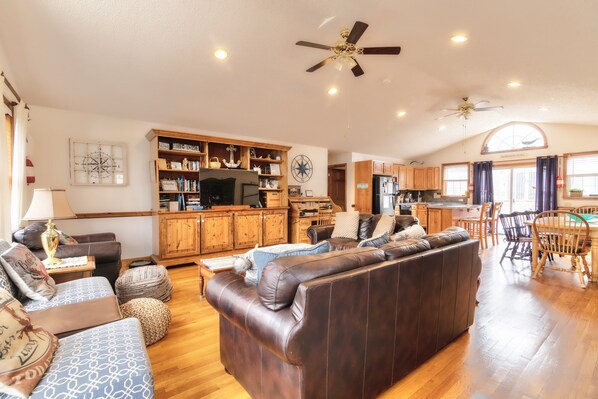 Smart TV, video games, Netflix, DVD player