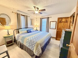 4 soveværelser, skrivebord, strygejern/strygebræt, weekendseng