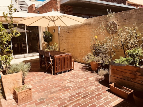 広々としたインナーシティハウス、家族連れに最適