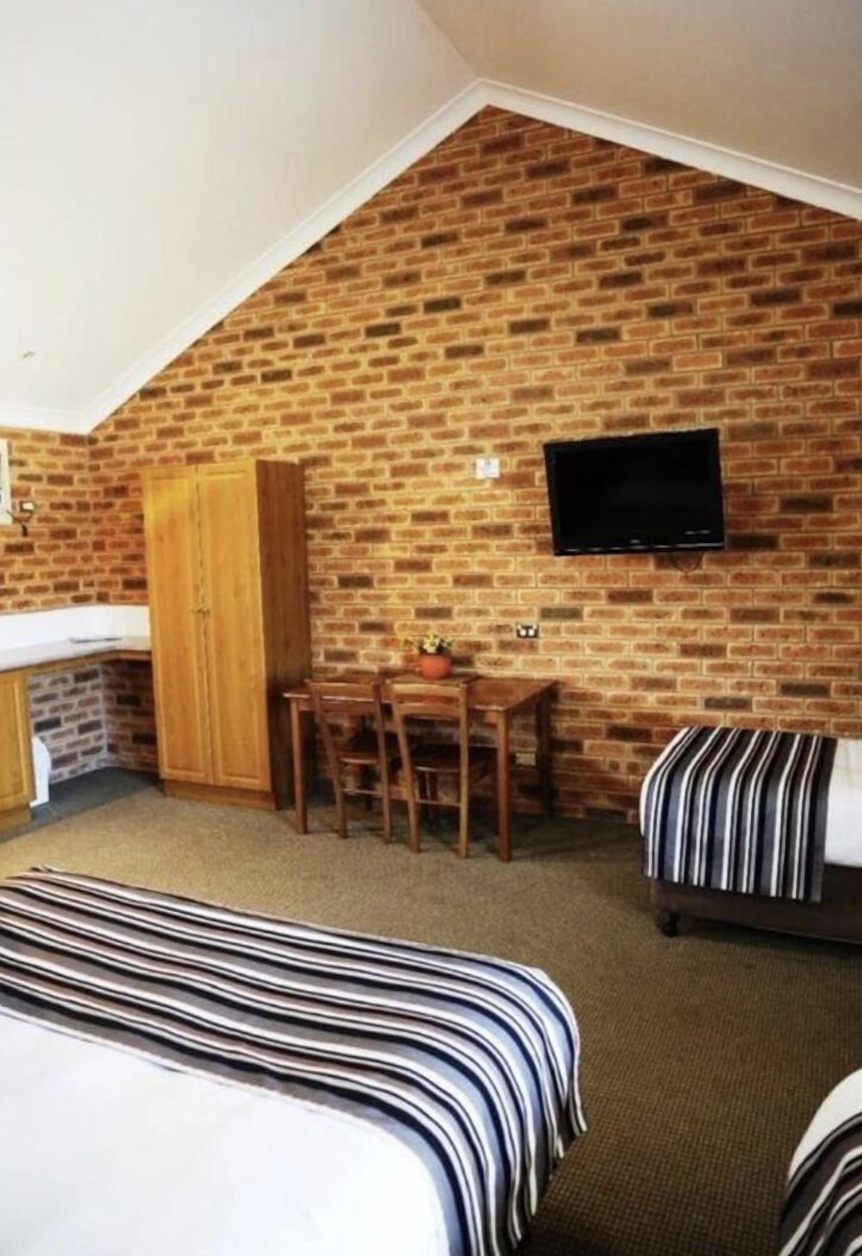 Minibar, in-room safe, iron/ironing board, free WiFi