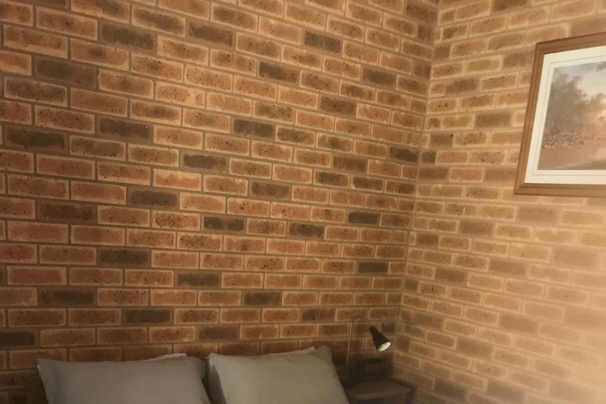 Deluxe Queen Room | Minibar, in-room safe, iron/ironing board, free WiFi