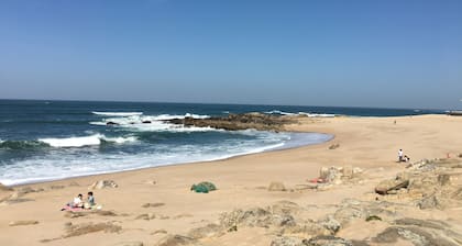 Cozy Beach Front with Rooftop