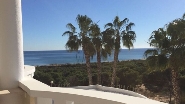 Property grounds - Luxurious apartment with direct sea view (free WIFI, 5 minutes to the beach) (Gardamar des Segura)