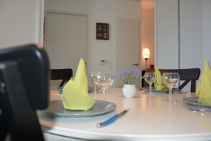 Dining - Beautiful new apartment, all comfort air-conditioned well equipped secure with wifi (Aigues-Mortes)