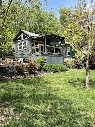 Suloinen mökki suuret vuoristomaisemat. 12 minuuttia DT Ashevilleen 