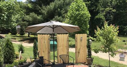 Adorable cabaña con grandes vistas a la montaña. 12 minutos a DT Asheville