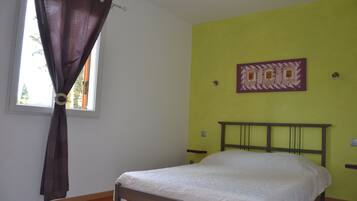 2 chambres, chambres insonorisées, fer et planche à repasser