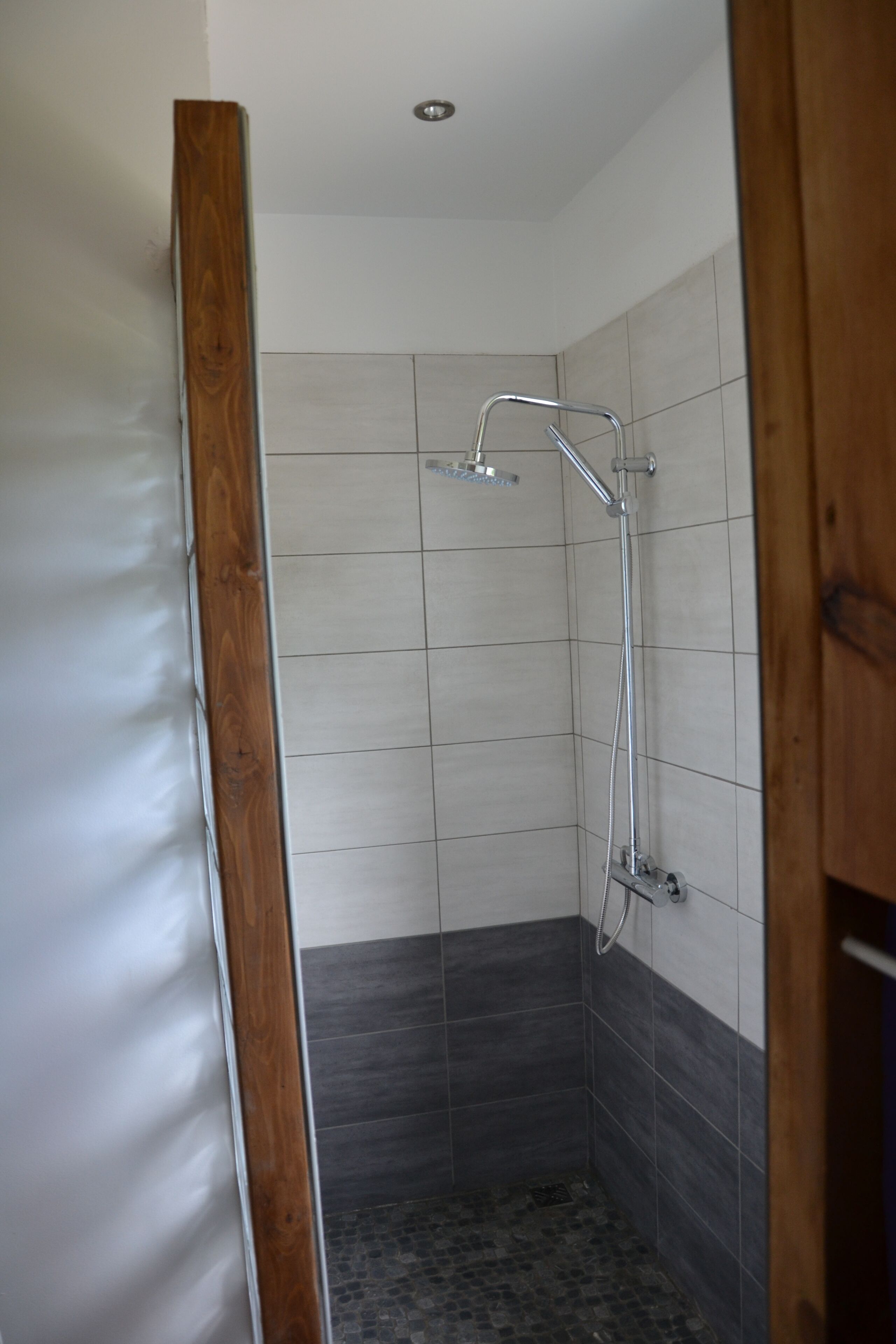 Douche, sèche-cheveux
