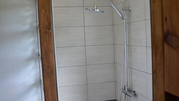 Douche, sèche-cheveux