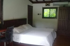 1 Schlafzimmer, Schreibtisch, WLAN, Bettwäsche