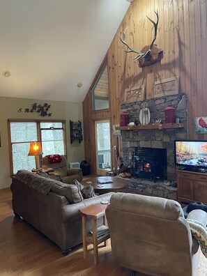 Smart TV, fireplace, DVD player, ping pong