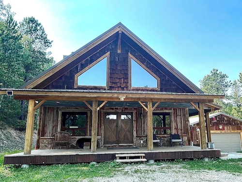 DREAM CABIN IDEAL FOR FAMILIES OR LARGE GROUPS~ Game Room, Hot Tub, Near Trails!