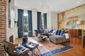 Smart TV, stereo, offices - Incredible restoration of 5 BR mansion on Magazine (New Orleans)