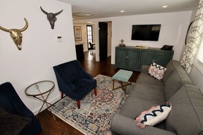 Smart TV, stereo - "The Cottage off Whiskey" in historic downtown Prescott (Prescott)