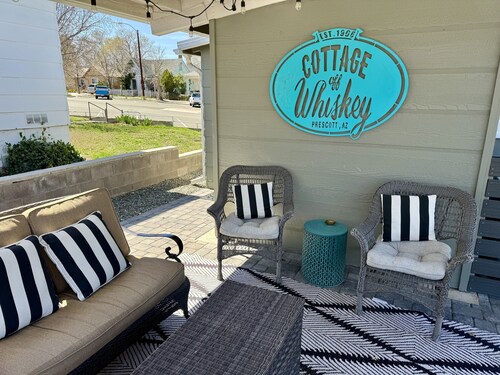 "The Cottage off Whiskey" in historic downtown Prescott