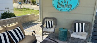 "The Cottage off Whisky" i den historiska stadskärnan i Prescott