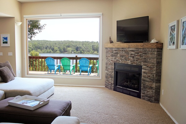 Smart TV, fireplace, DVD player, table tennis