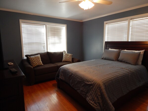 3 bedrooms, desk, iron/ironing board, free WiFi