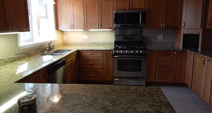 Recientemente remodelado y nuevo mobiliario,