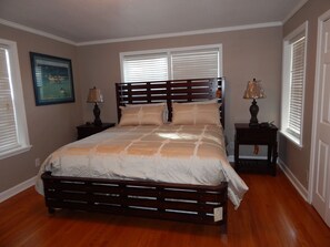 3 室のベッドルーム、デスク、アイロン / アイロン台、WiFi (無料)