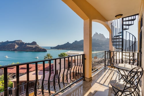  Beautiful home on Hillside with million dollar view overlooking Ocean and Bay