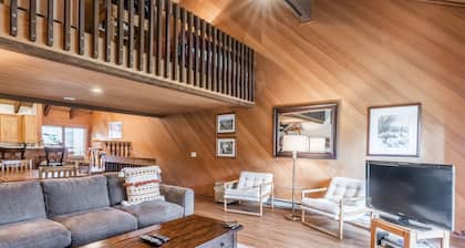 Snowcreek #97 - Great Views. Large. 2 bedroom + loft, 2 bathroom, 3-level condo. Sleeps 8