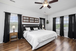 3 habitaciones, tabla de planchar con plancha, wifi y ropa de cama