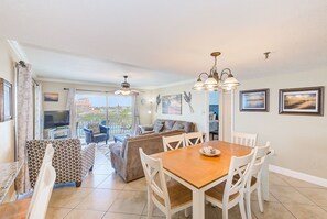 TV, DVD player - Beachfront! Balcony, Sleeps 10 Heated Pool & King Bed -308 (Redington Shores)